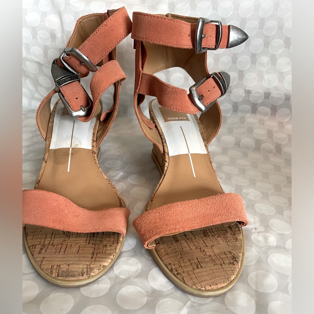 Beautiful light pink/salmon Dolce Vita gladiator sandal. Size 7.5